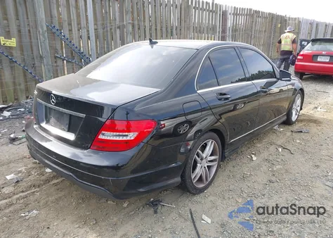 2013 Mercedes-Benz C 250 Sport из США, поврежденный, VIN WDDGF4HB6DR262767